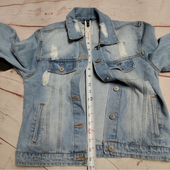 NWOT Love Tree Denim distressed jean jacket. Small. 727 - Picture 6 of 9